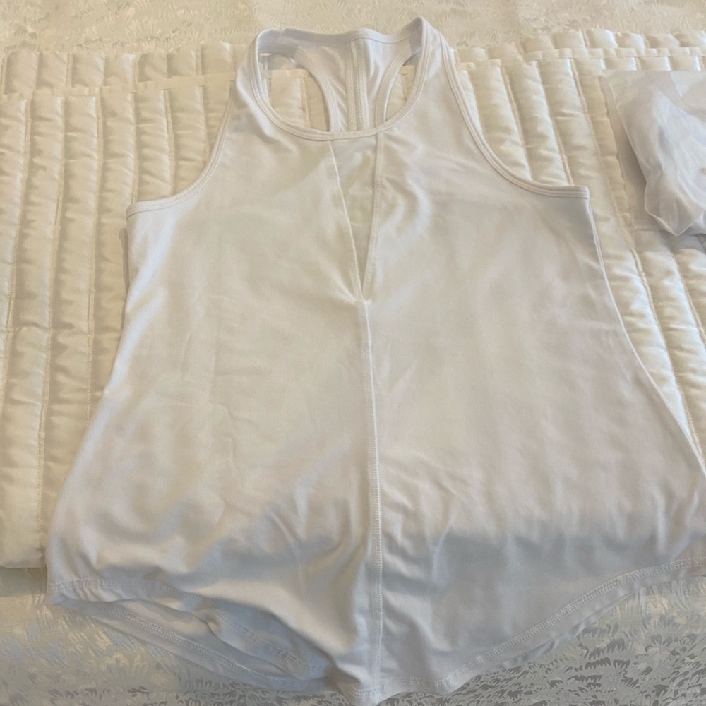 White work out tank.